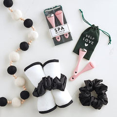 Wash The Day Away! Plush Makeup 2 Face Cloths & Scrunchie Gift Set