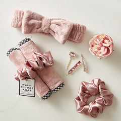 Wash The Day Away! Plush Makeup 2 Face Cloths & Scrunchie Gift Set