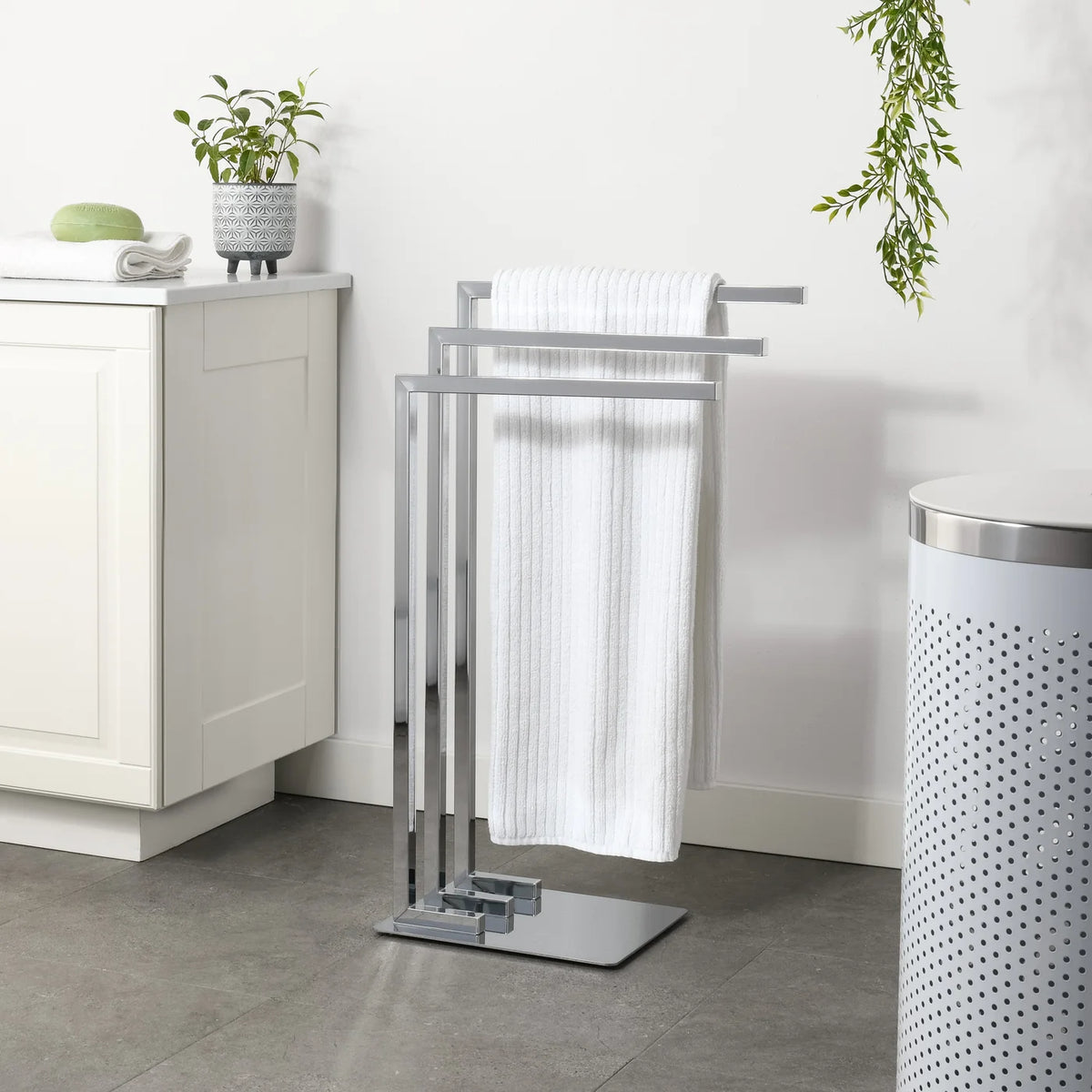 Metro Chrome 3 Tier Towel Stand